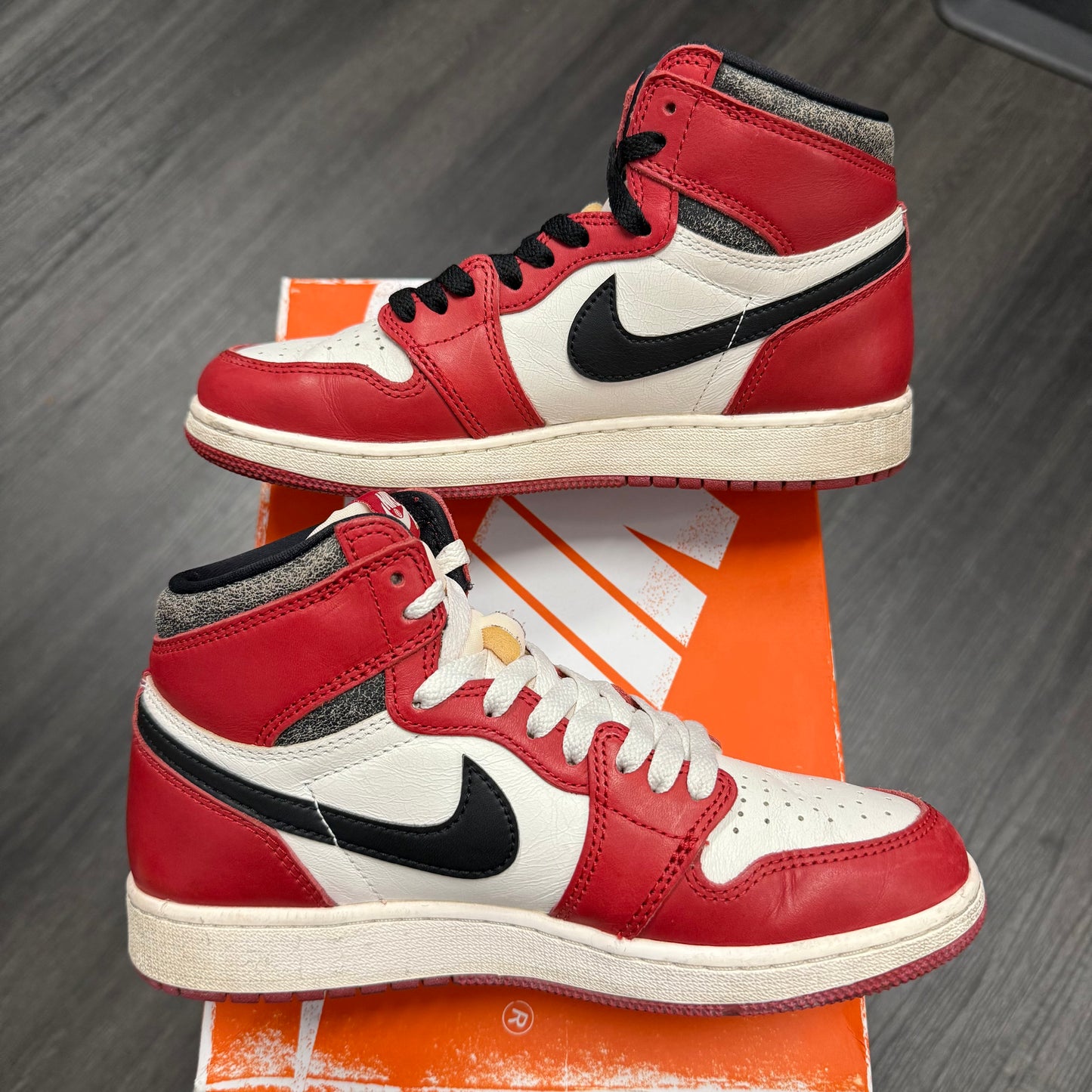 Jordan 1 Retro Chicago Lost and Found (GS) U