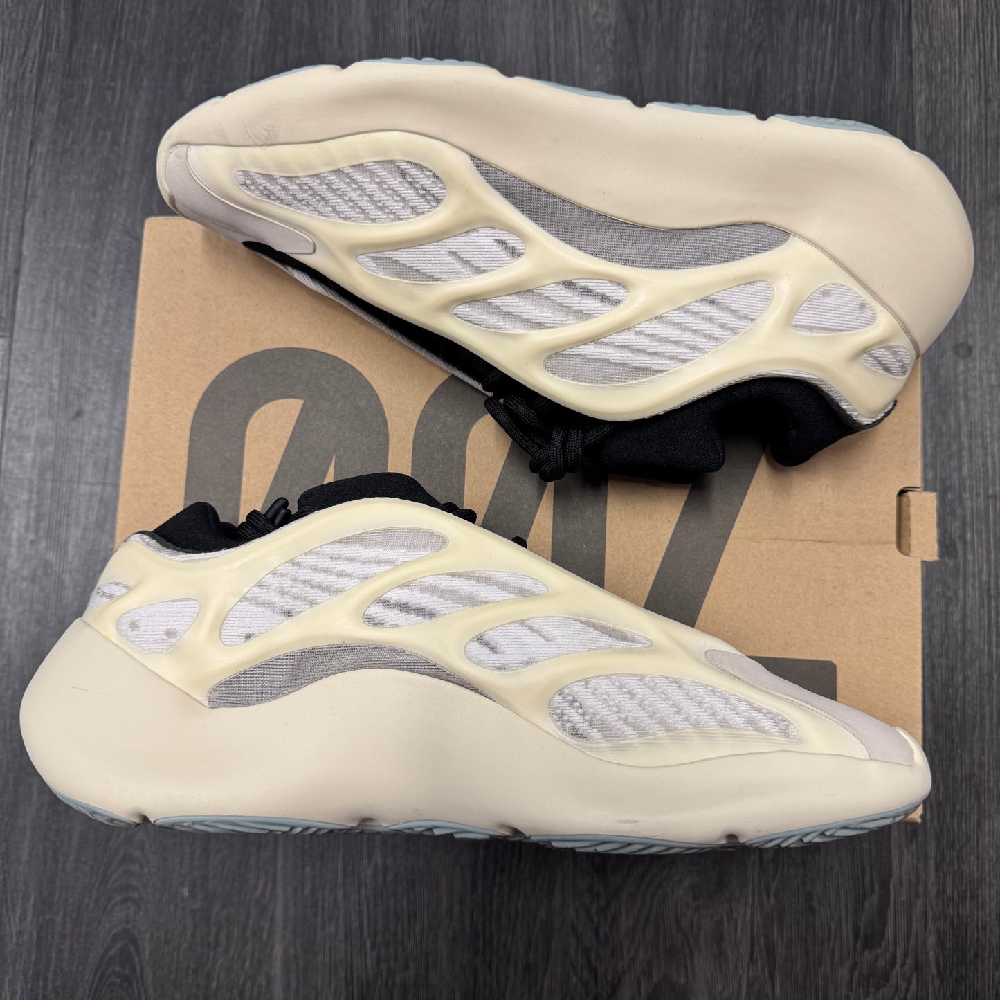 Adidas Yeezy 700 V3 Azael U