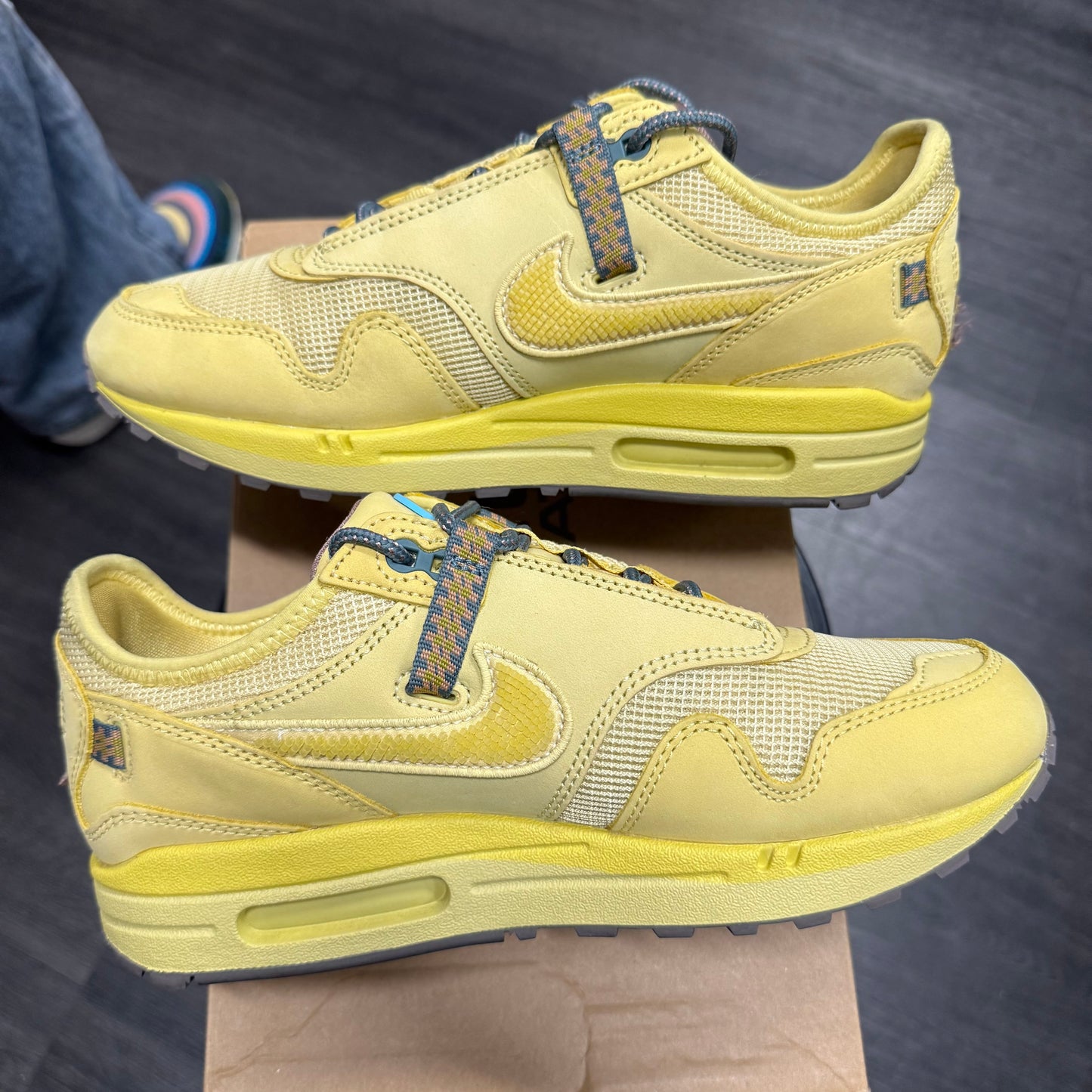 Nike Air Max 1 Travis Scott Cactus Jack Saturn Gold U