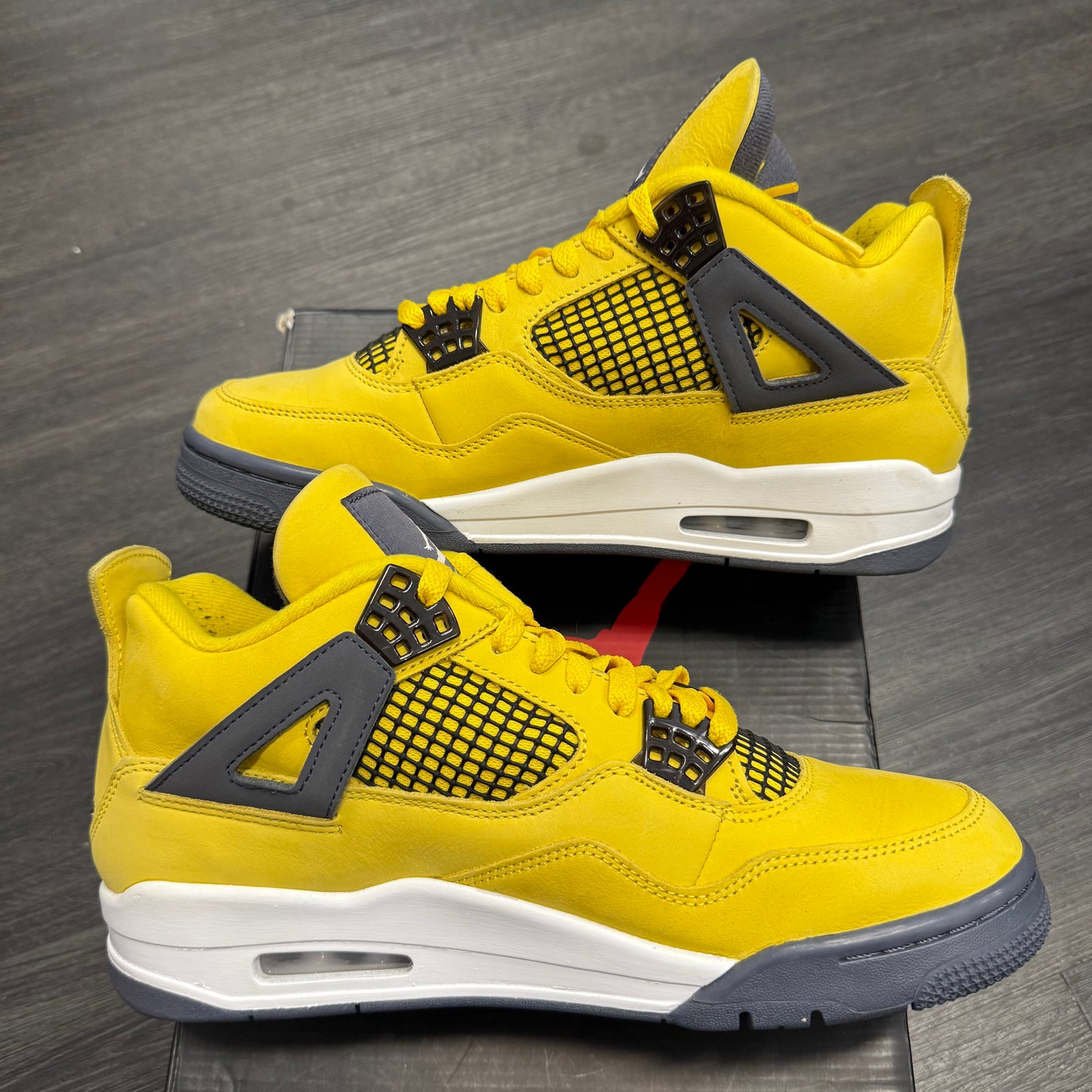 Jordan 4 Retro Lightning 2021 U9