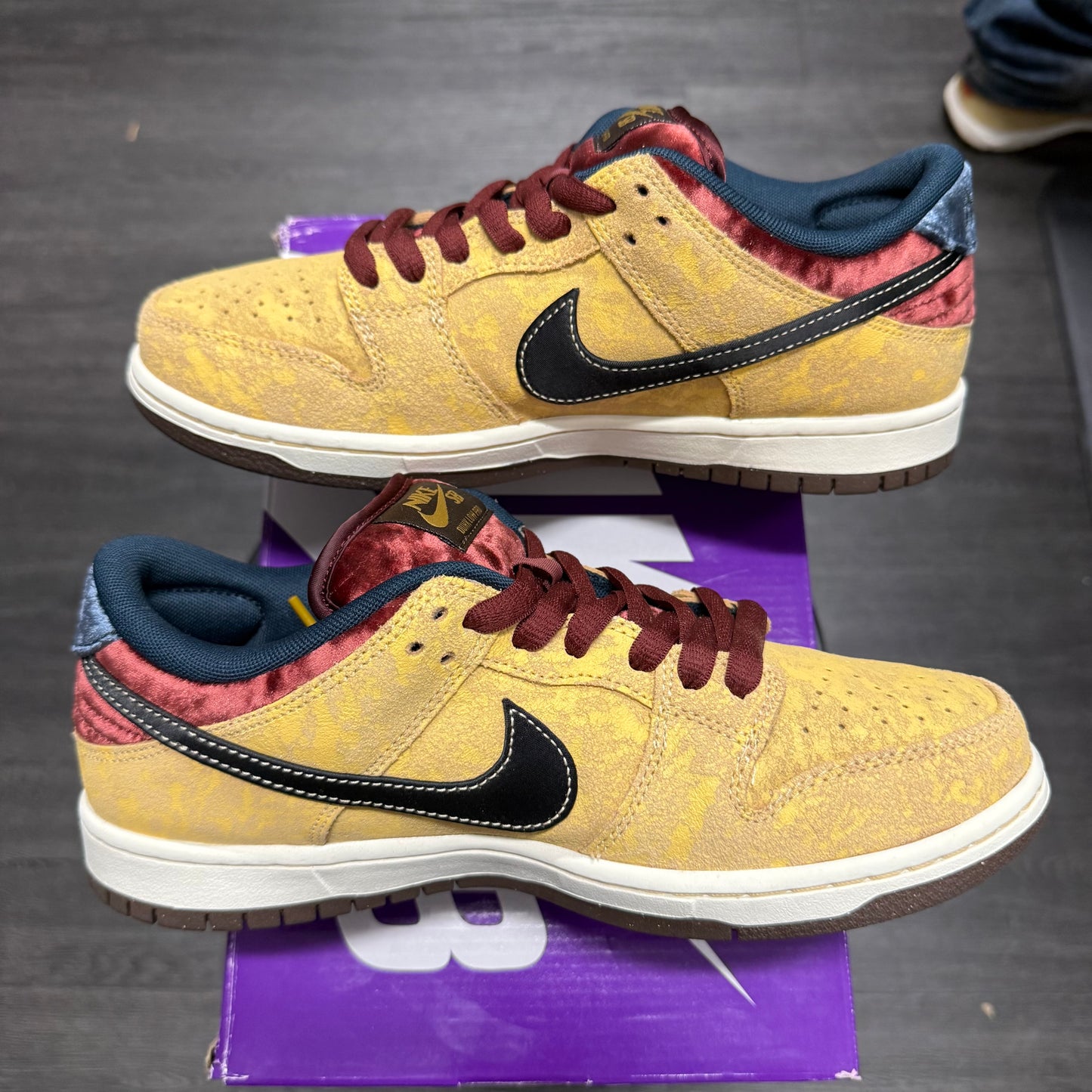 Nike SB Dunk Low City of Cinema U