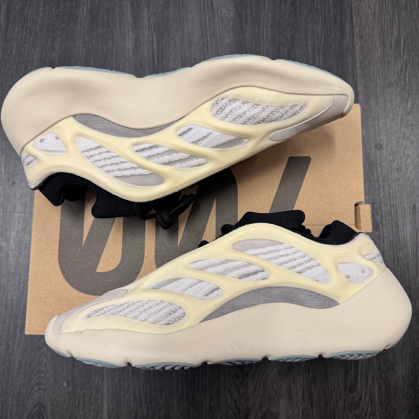 Adidas Yeezy 700 V3 Azael U