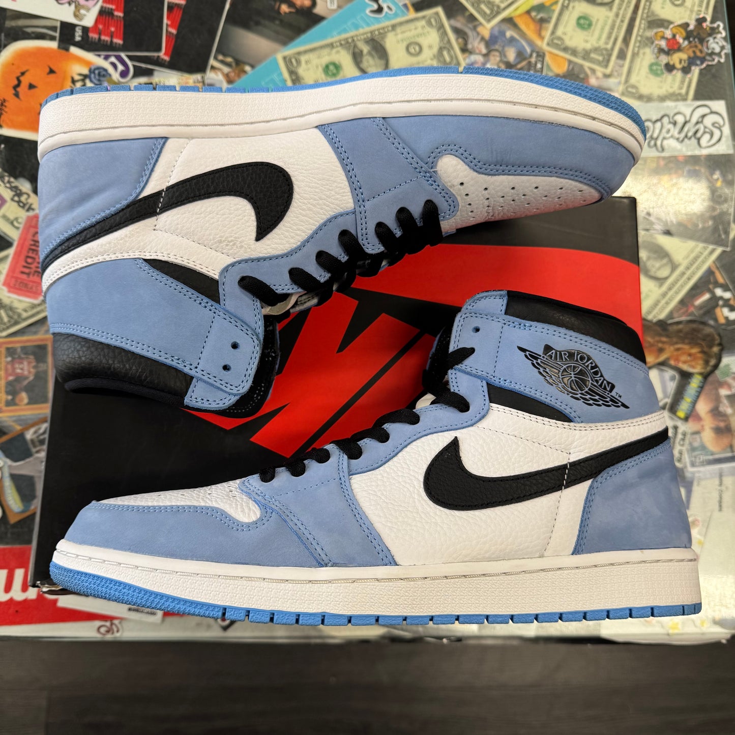 Jordan 1 Retro University Blue U