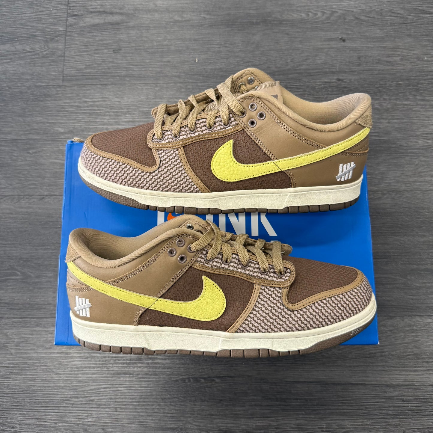 Nike Dunk Low Undefeated Canteen U