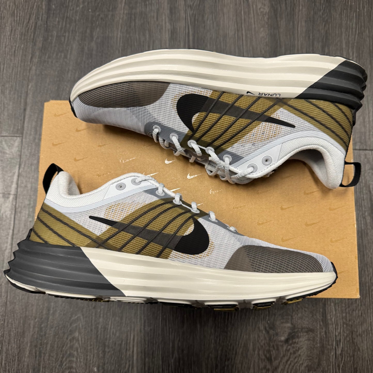Nike Lunar Roam Platinum Tint Desert Moss