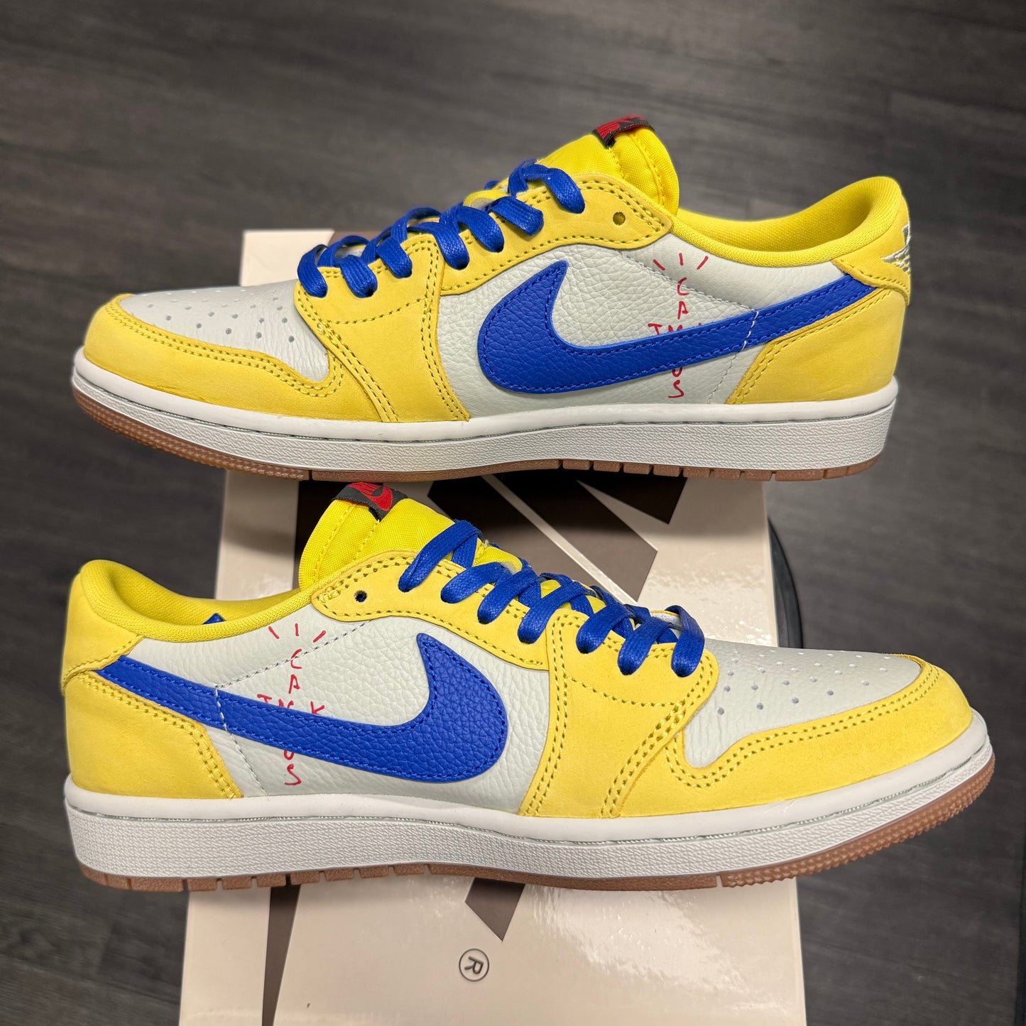 Jordan 1 Retro Low OG SP Travis Scott Canary (Women's) U9W