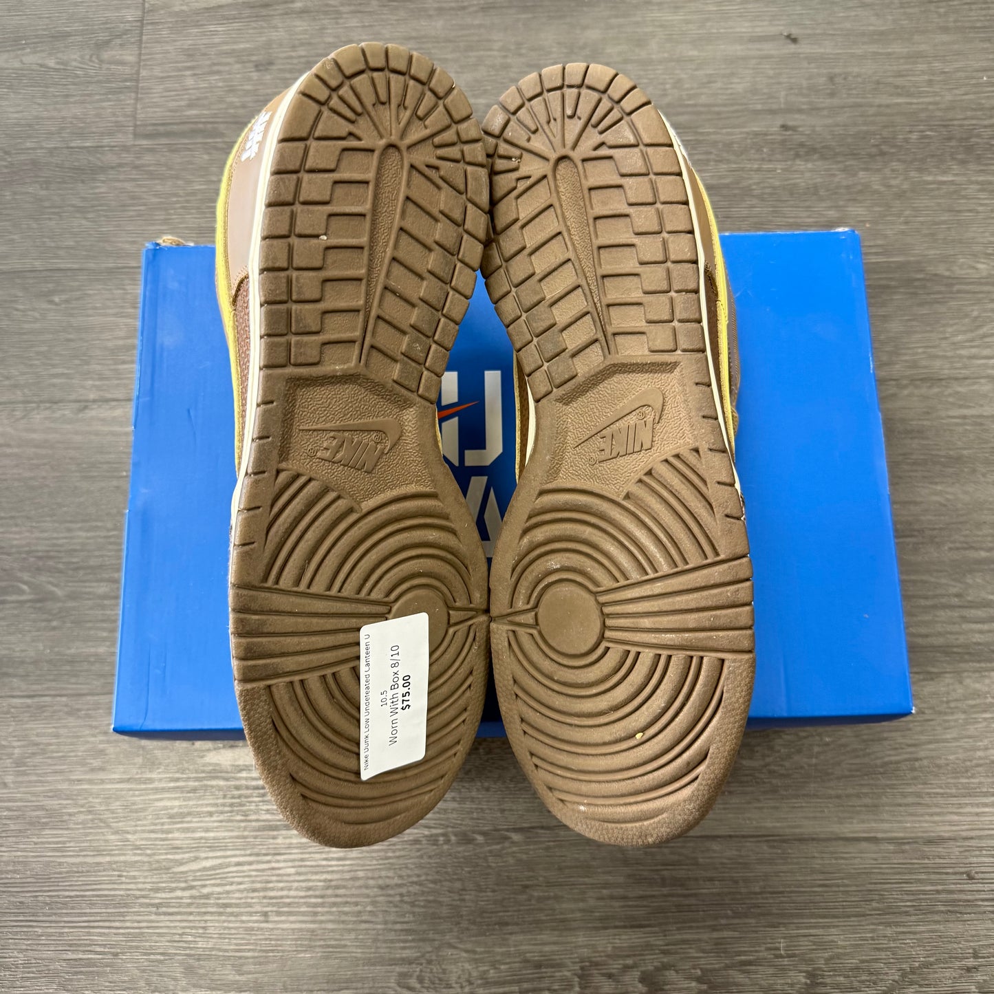 Nike Dunk Low Undefeated Canteen U