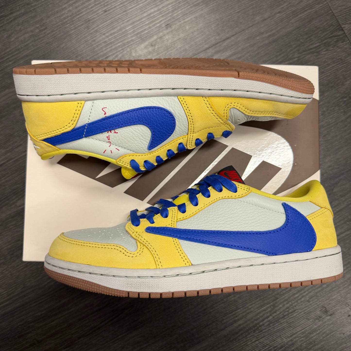 Jordan 1 Retro Low OG SP Travis Scott Canary (Women's) U8W