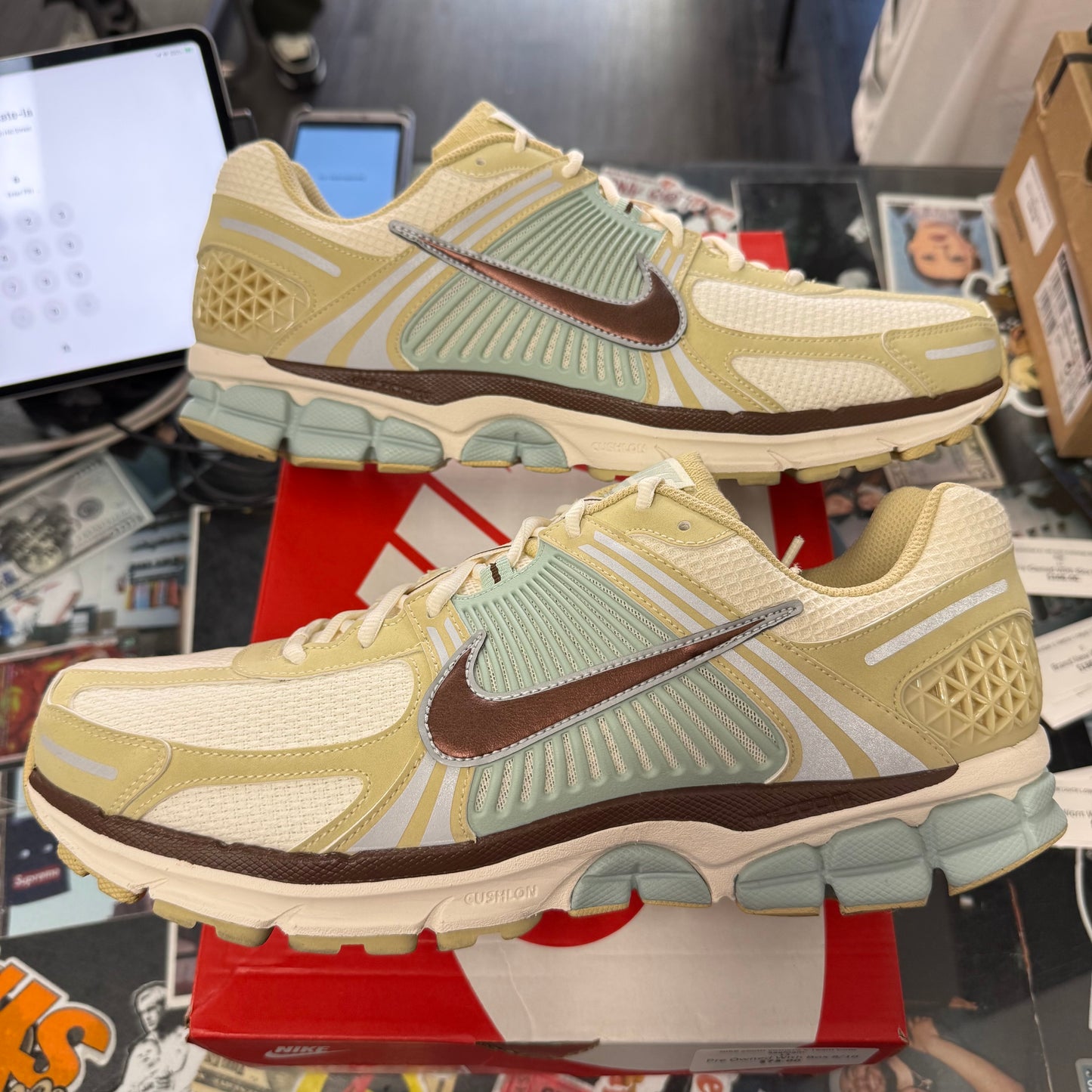 Nike Zoom Vomero 5 Team Gold Seafoam