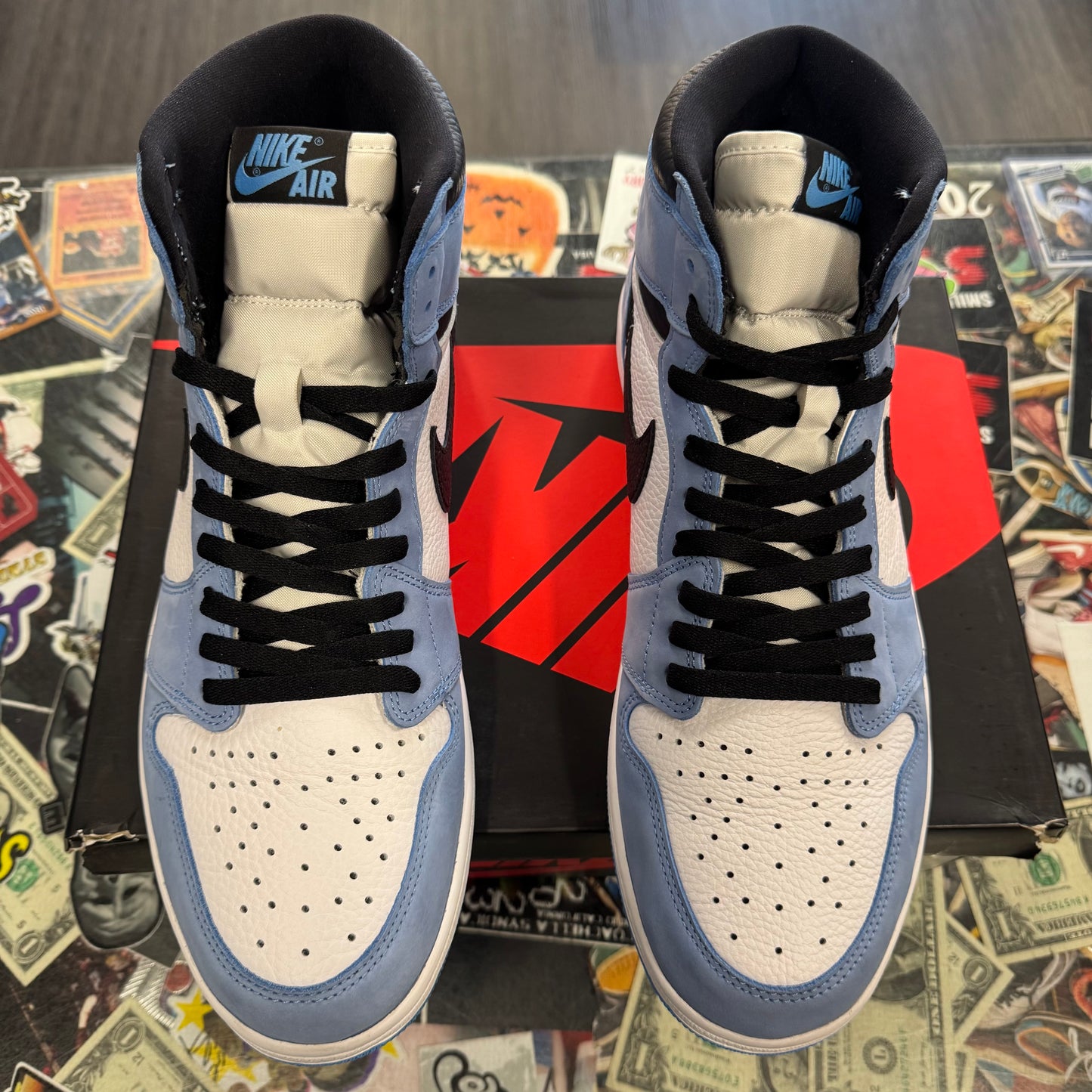 Jordan 1 Retro University Blue U