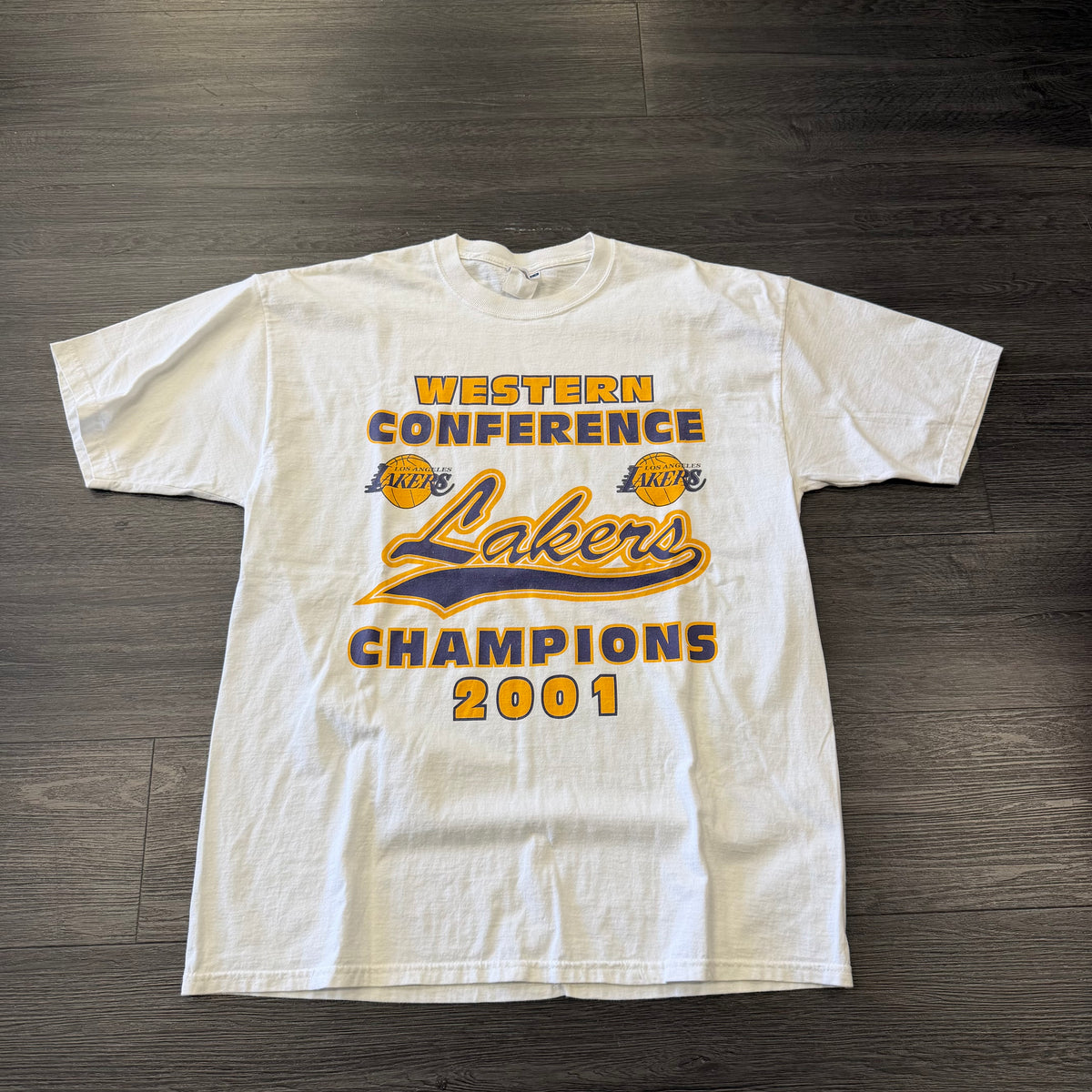 Lakers Vintage 2001 Tee