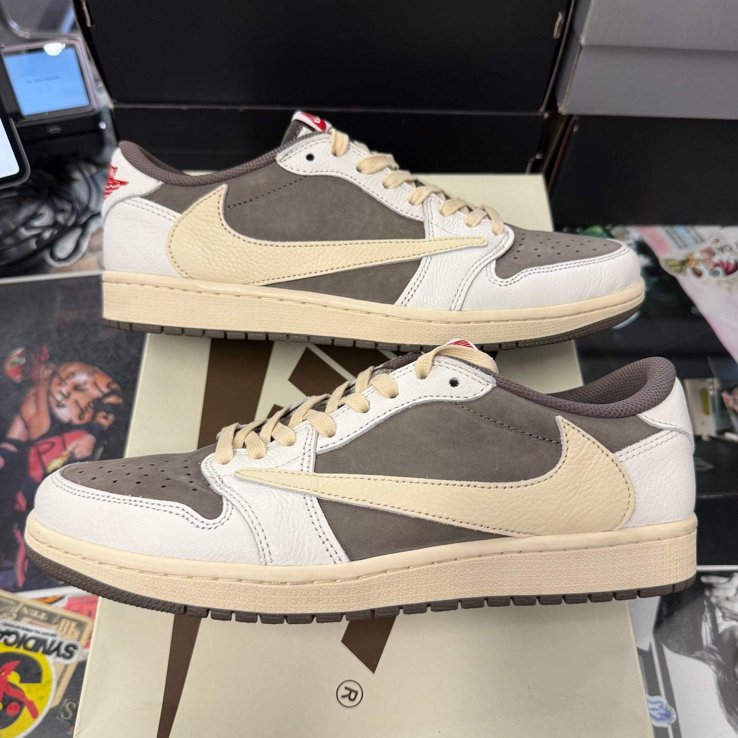 Jordan 1 Retro Low Travis Scott Reverse Mocha U10