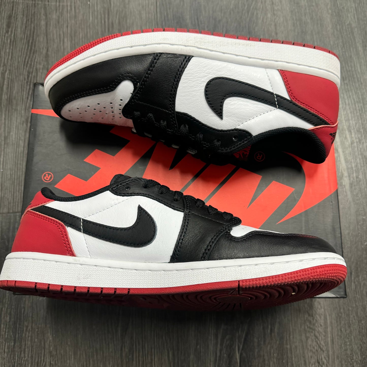 Jordan 1 Retro Low Black Toe 2023 U**