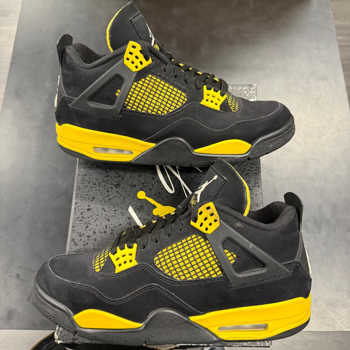 Jordan 4 Retro Thunder 2023 U10.5