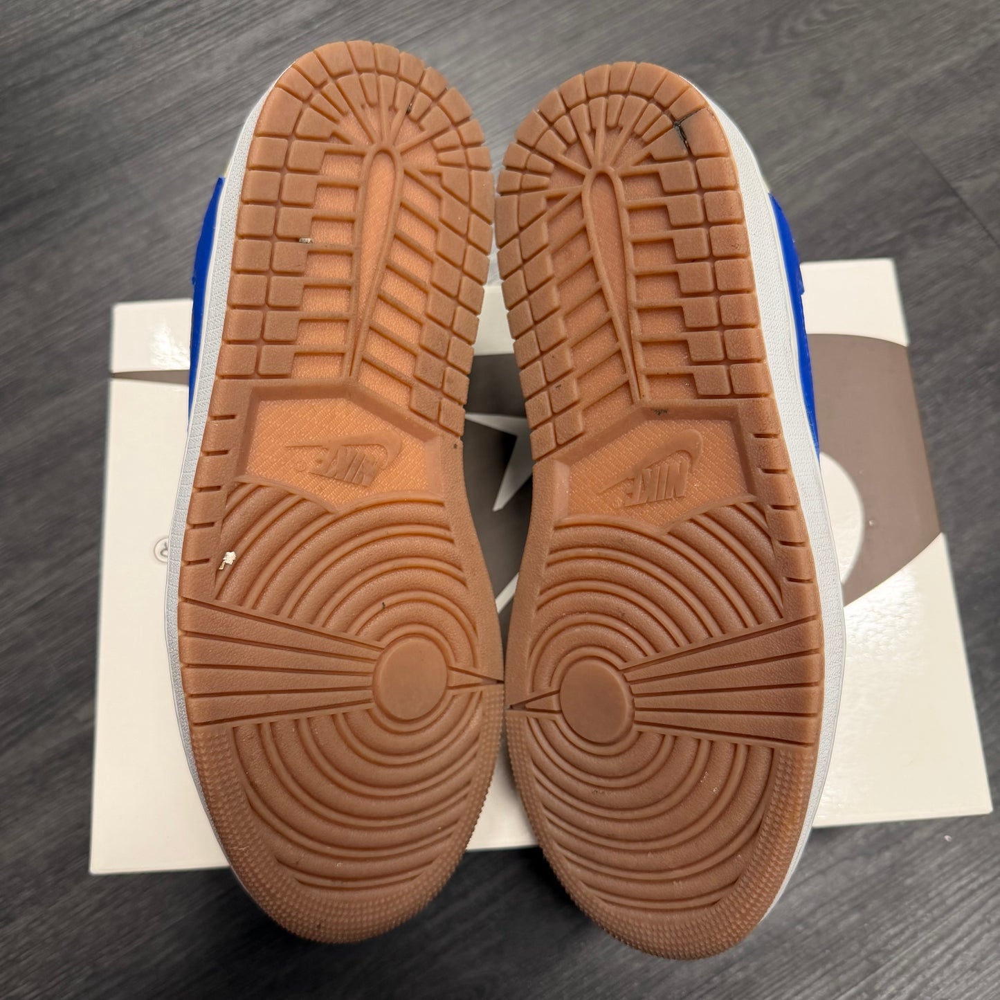 Jordan 1 Retro Low OG SP Travis Scott Canary (Women's) U8W