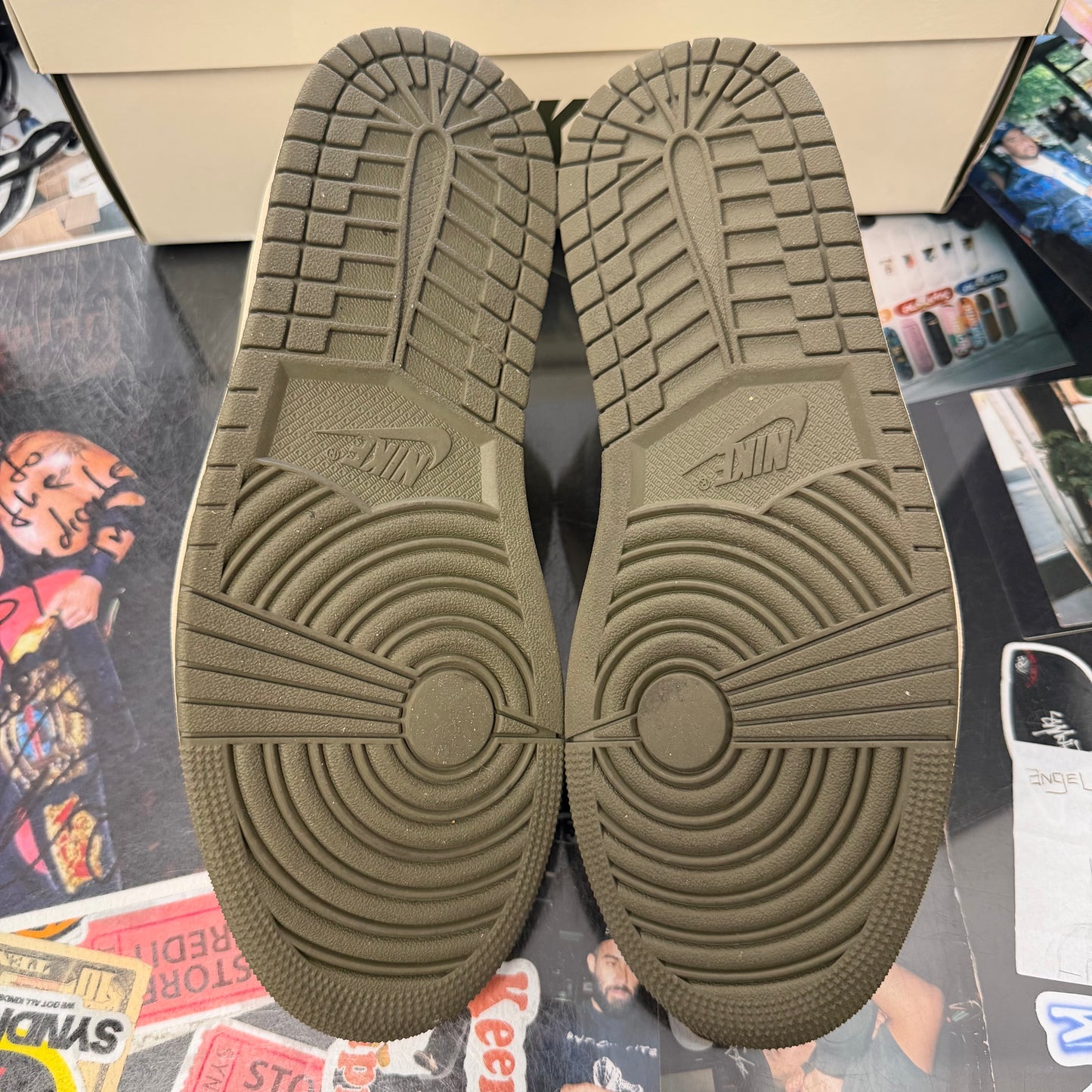 Jordan 1 retro low Travis Scott olive (women’s) U11W