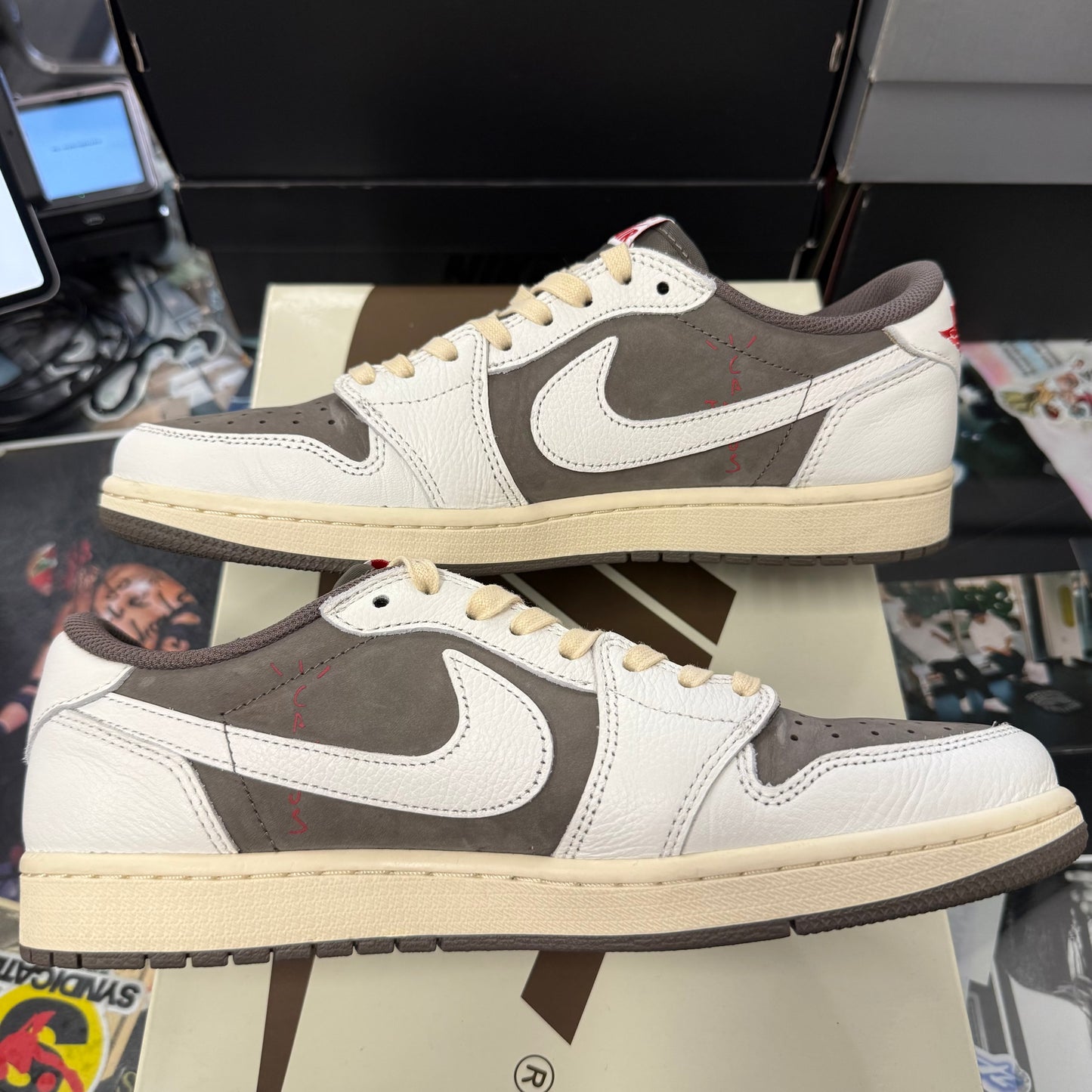 Jordan 1 Retro Low Travis Scott Reverse Mocha U10