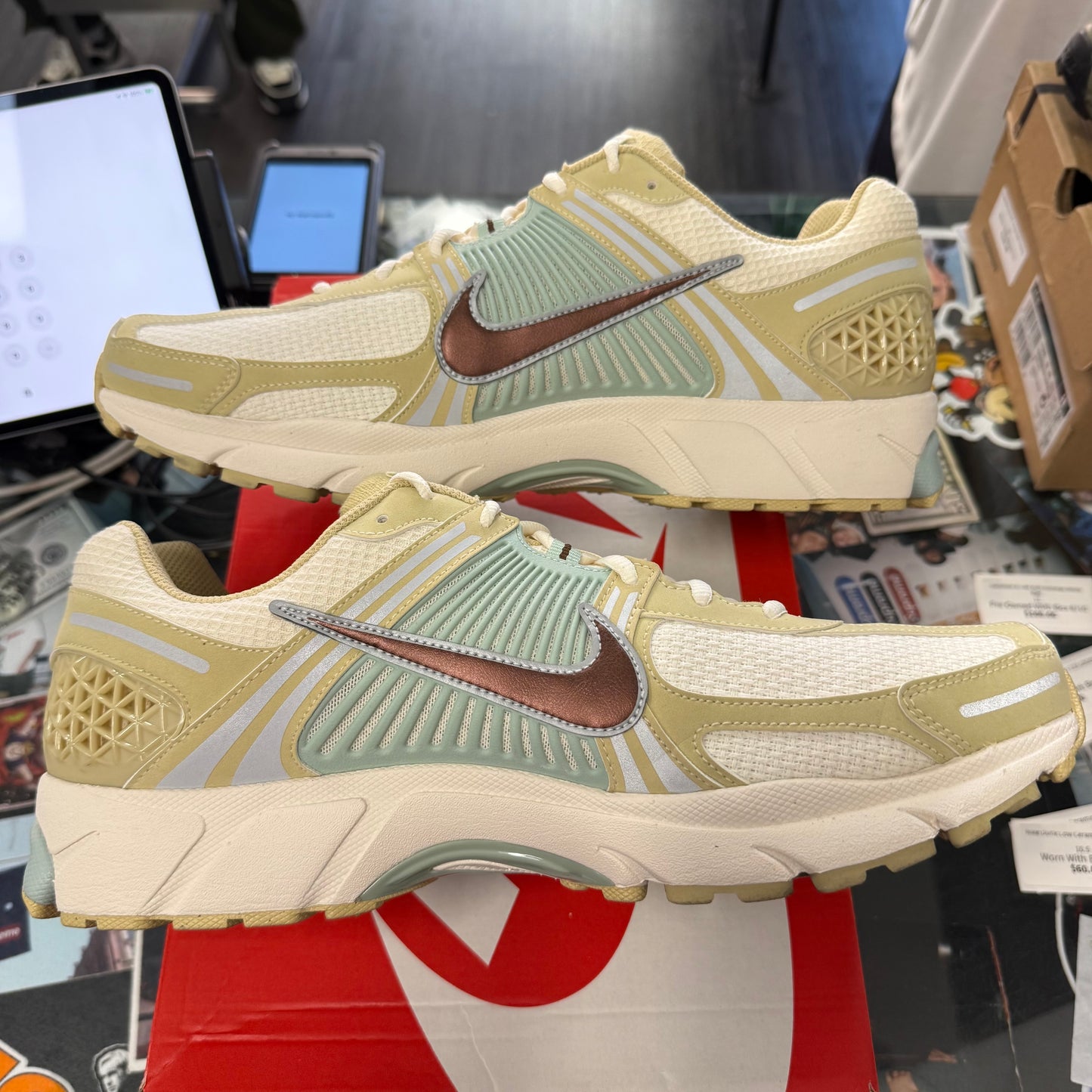 Nike Zoom Vomero 5 Team Gold Seafoam