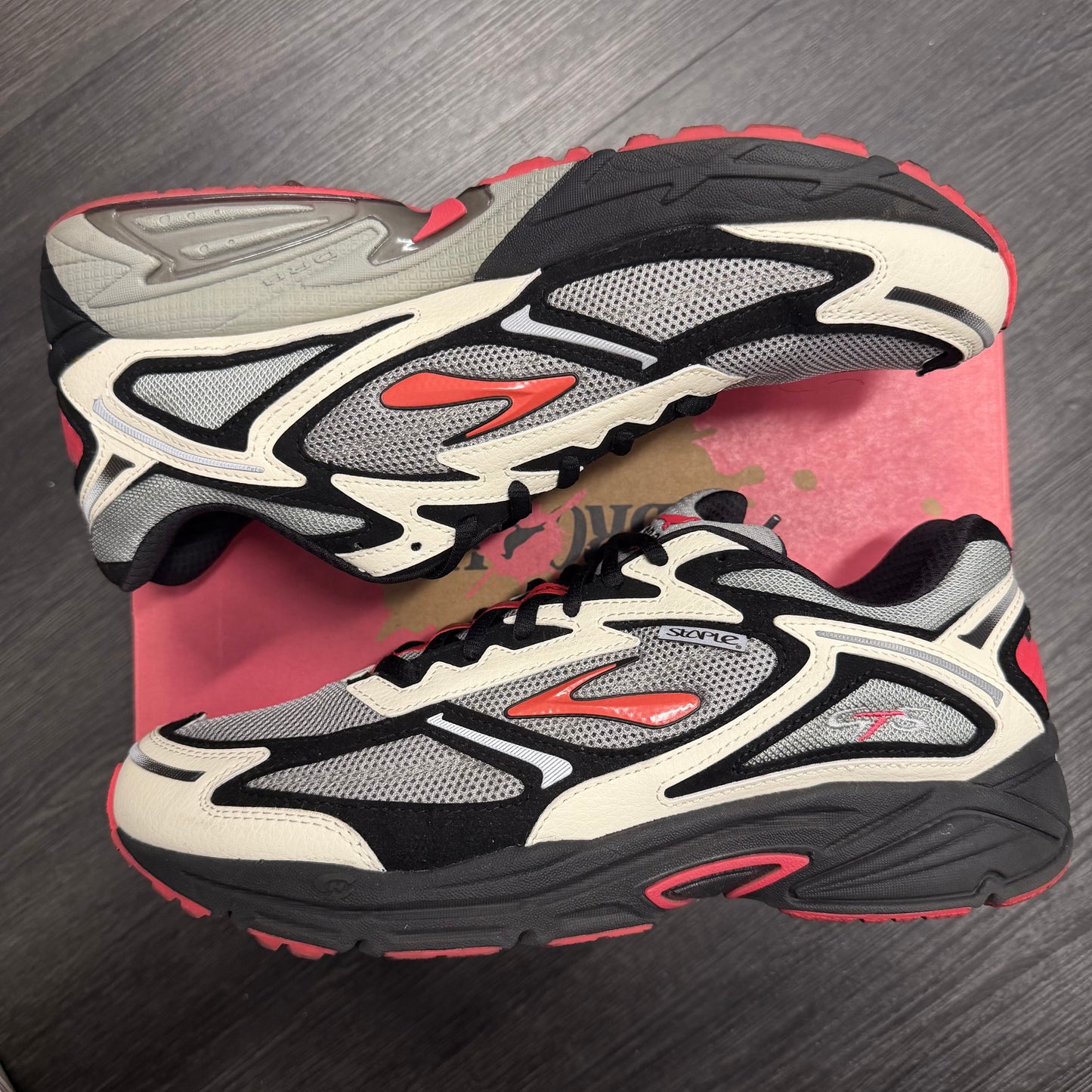 Brooks Adrenaline GTS 4 Jeff Staple Black White Pigeon Pink