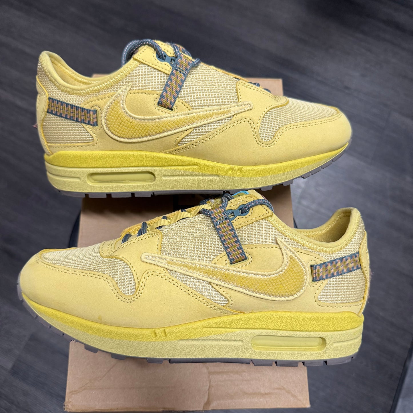 Nike Air Max 1 Travis Scott Cactus Jack Saturn Gold U