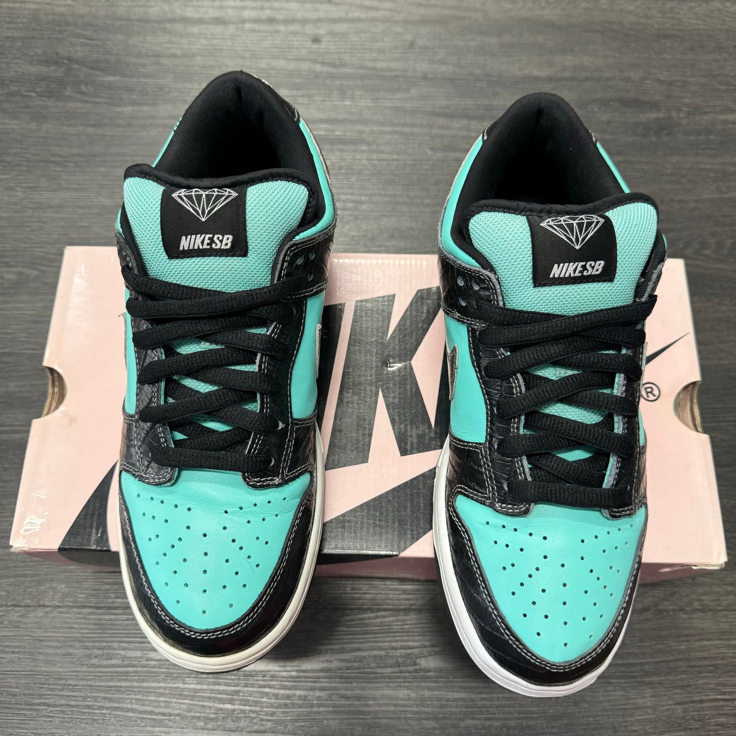 Nike SB Dunk Low Diamond Supply Co. U