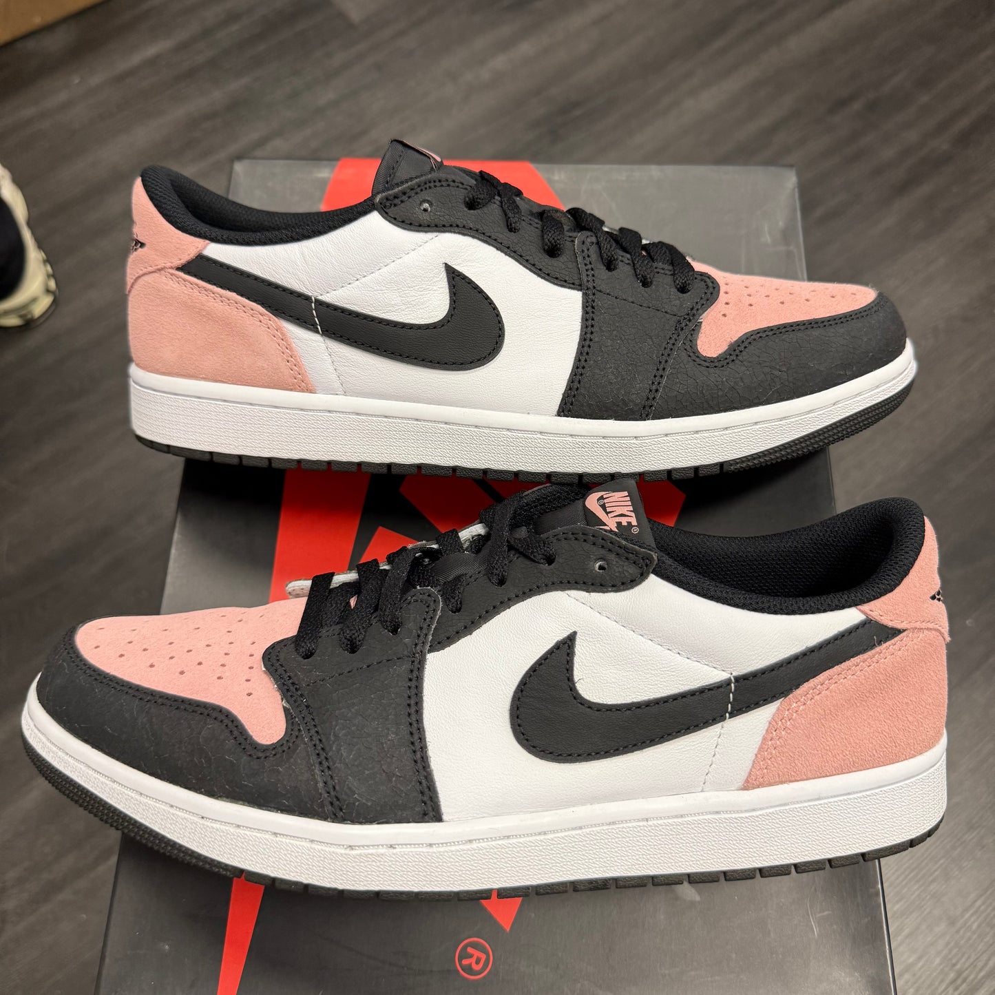 Jordan 1 Retro Low Bleached Coral U