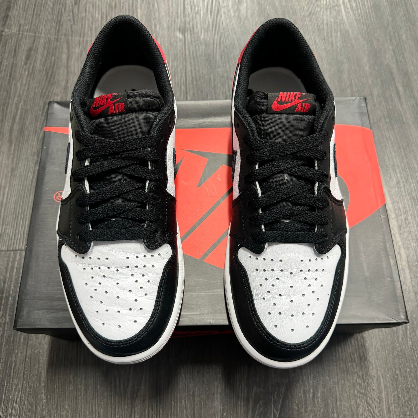 Jordan 1 Retro Low Black Toe 2023 U**