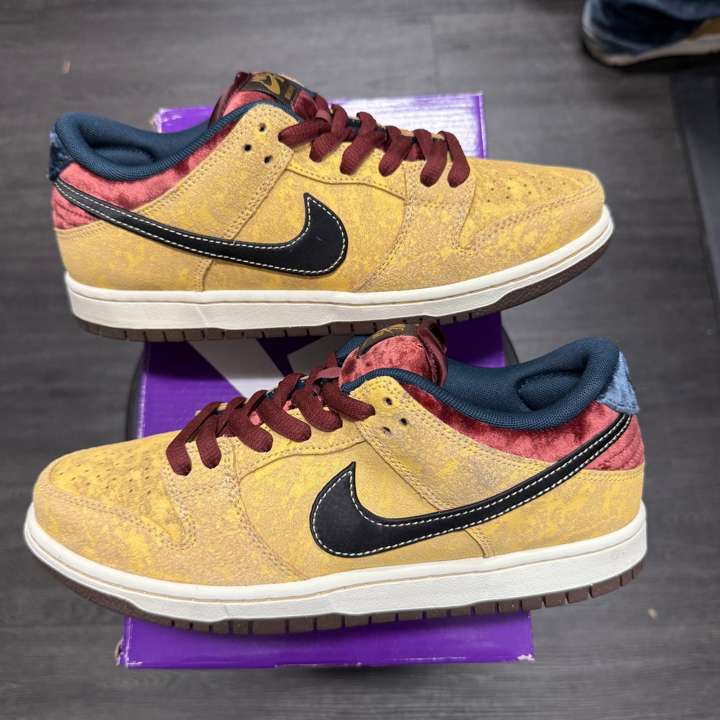 Nike SB Dunk Low City of Cinema U
