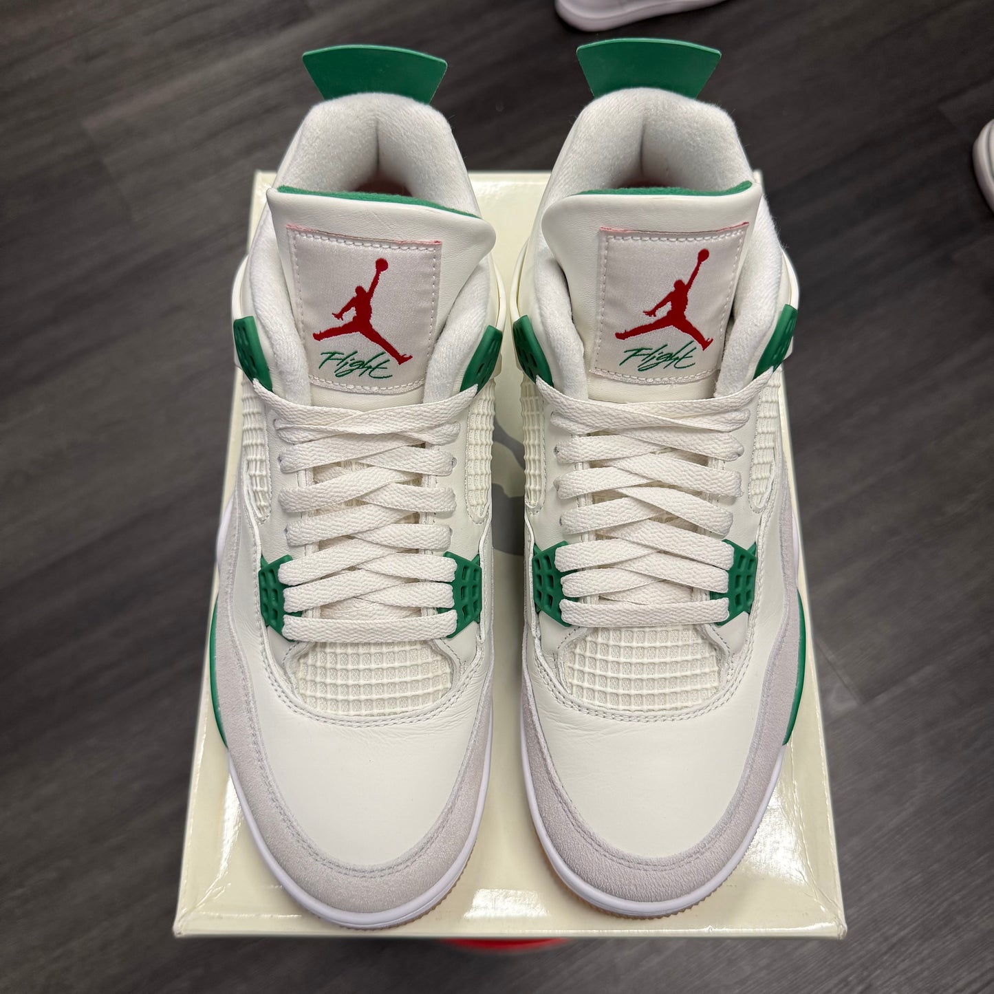 Jordan 4 SB Pine Green U9